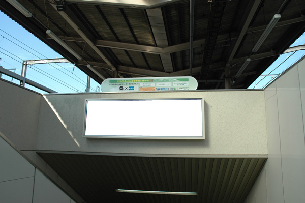 武蔵浦和駅広告看板